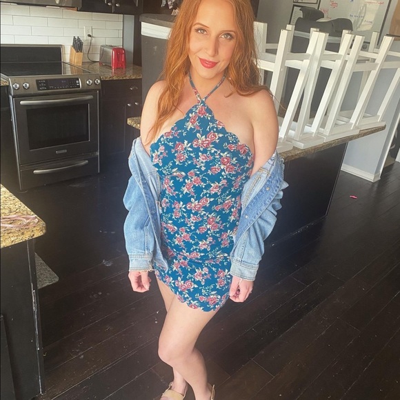 Floral halter dress - Picture 2 of 6